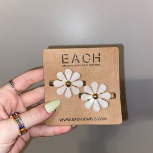 SOLD🌟 Flower Hair Clips